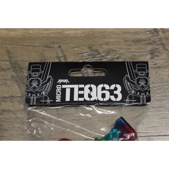 Quiccs x Martian Toys Bullet Punk Tropical  Threat Micro TEQ63 rainbow 3" figure - Picture 6 of 9